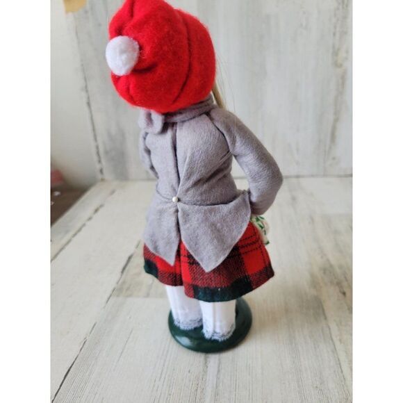 Byers choice girl pail bucket Victorian caroler 1994 blonde Xmas - Picture 4 of 8